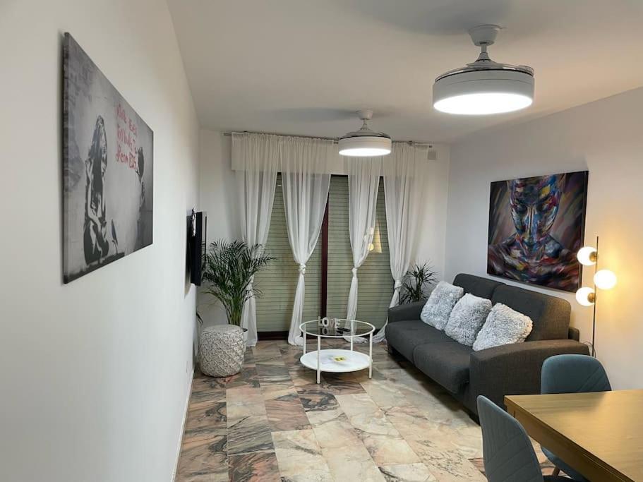 Apartamento Primera Linea Playa-Youtripmalaga ฟูเอนฮิโรลา ภายนอก รูปภาพ